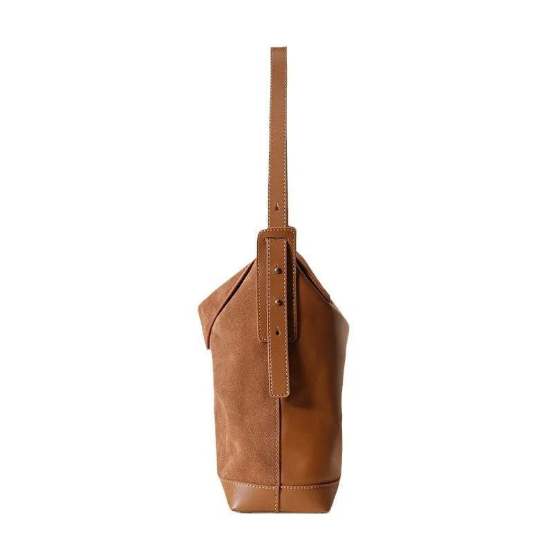 Women's genuine leather shoulder underarm bag with retro styling and clamshell design in brown