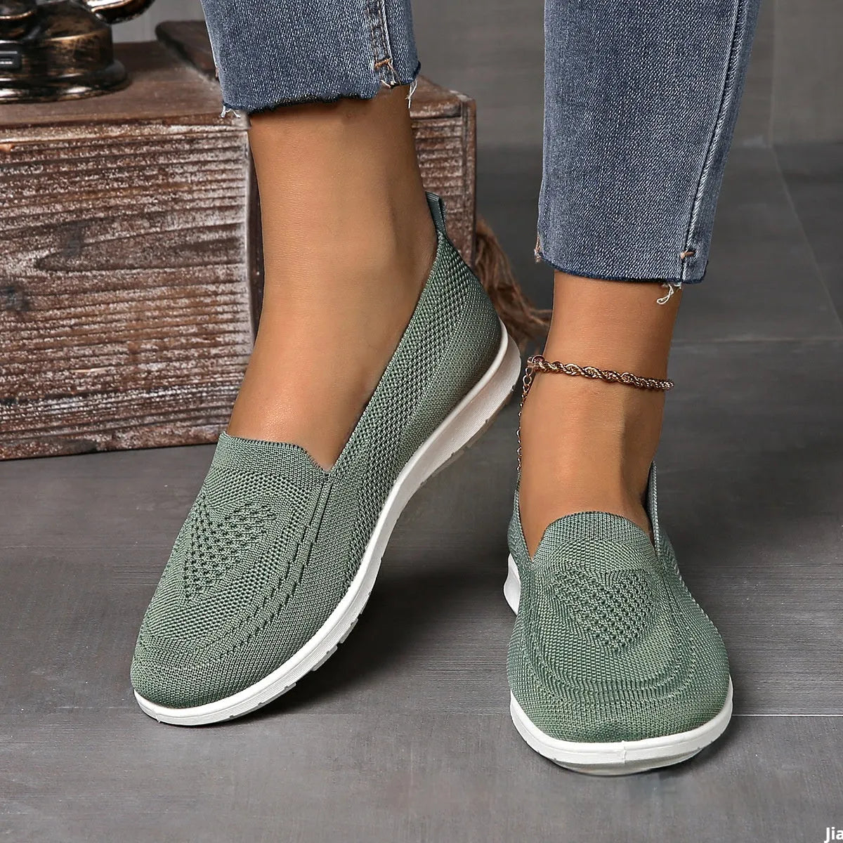 Women's low-top cloth casual shoes with heart pattern detail and mesh lining in multiple colour options