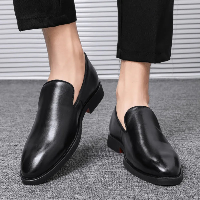 Men's polished pointed low-top business casual shoes with artificial PU upper and rubber sole in black colour