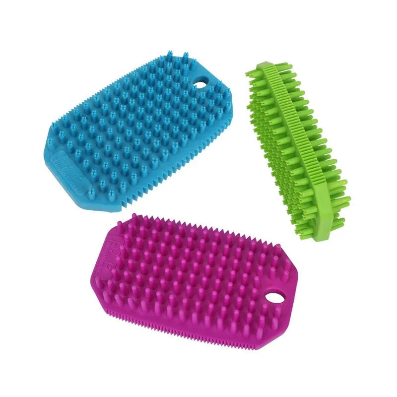 Pet bath massage comb in TPR for dogs, wet and dry use, 7x2.9x12.1cm, one comb per pack