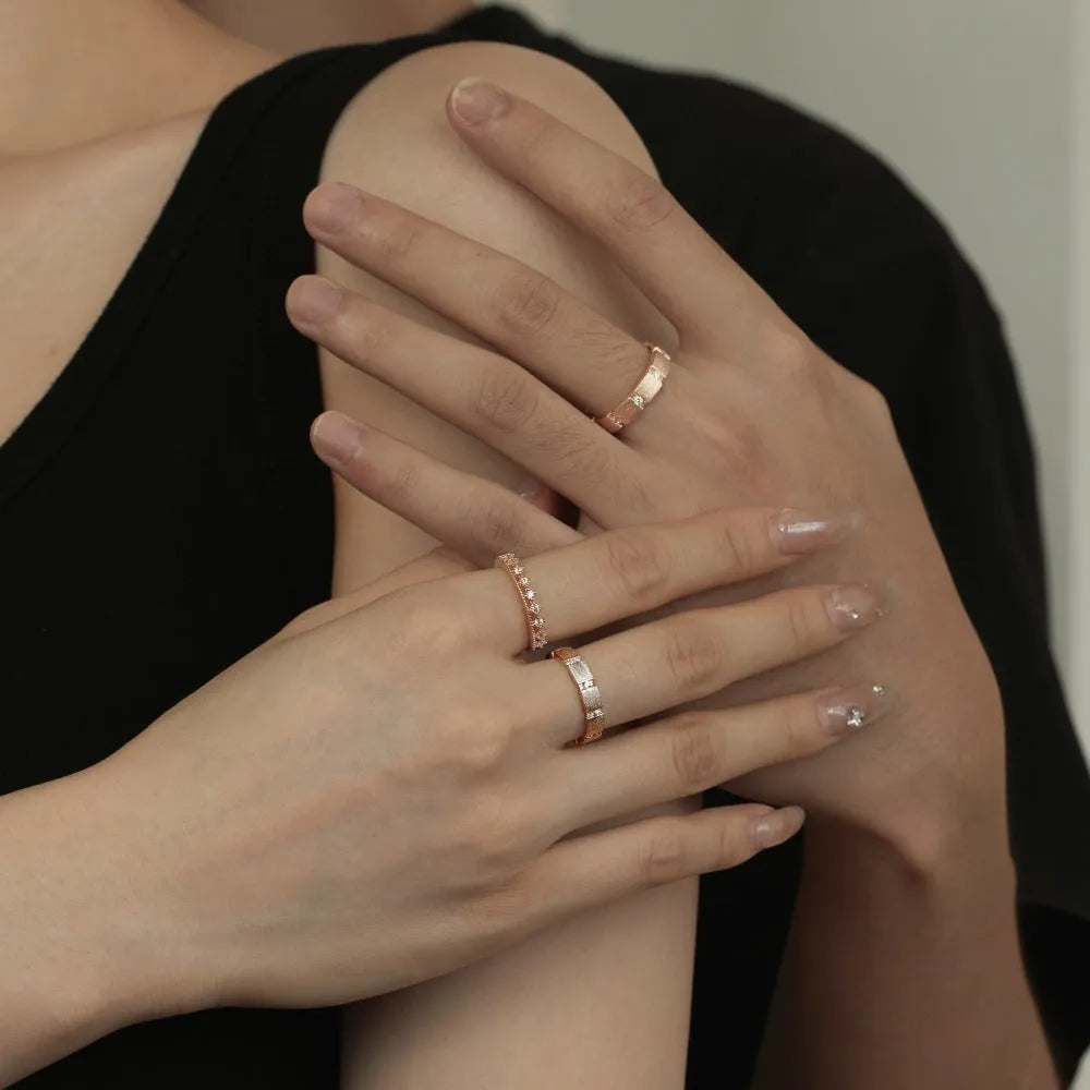 S925 sterling silver slim couple ring with round and quadrilateral zirconium geometric details in champagne finish