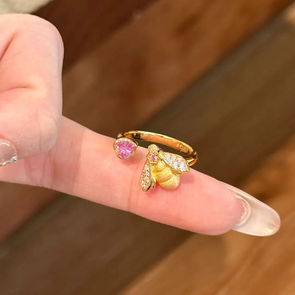Little Bee Simple Rhinestone Heart-shaped Gold Tone Copper Ring for Women with Bee Motif