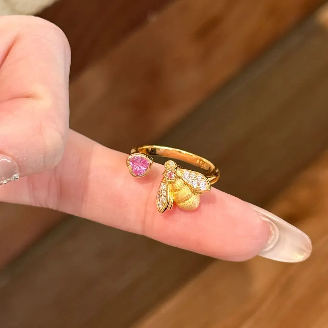Little Bee Simple Rhinestone Heart-shaped Gold Tone Copper Ring for Women with Bee Motif