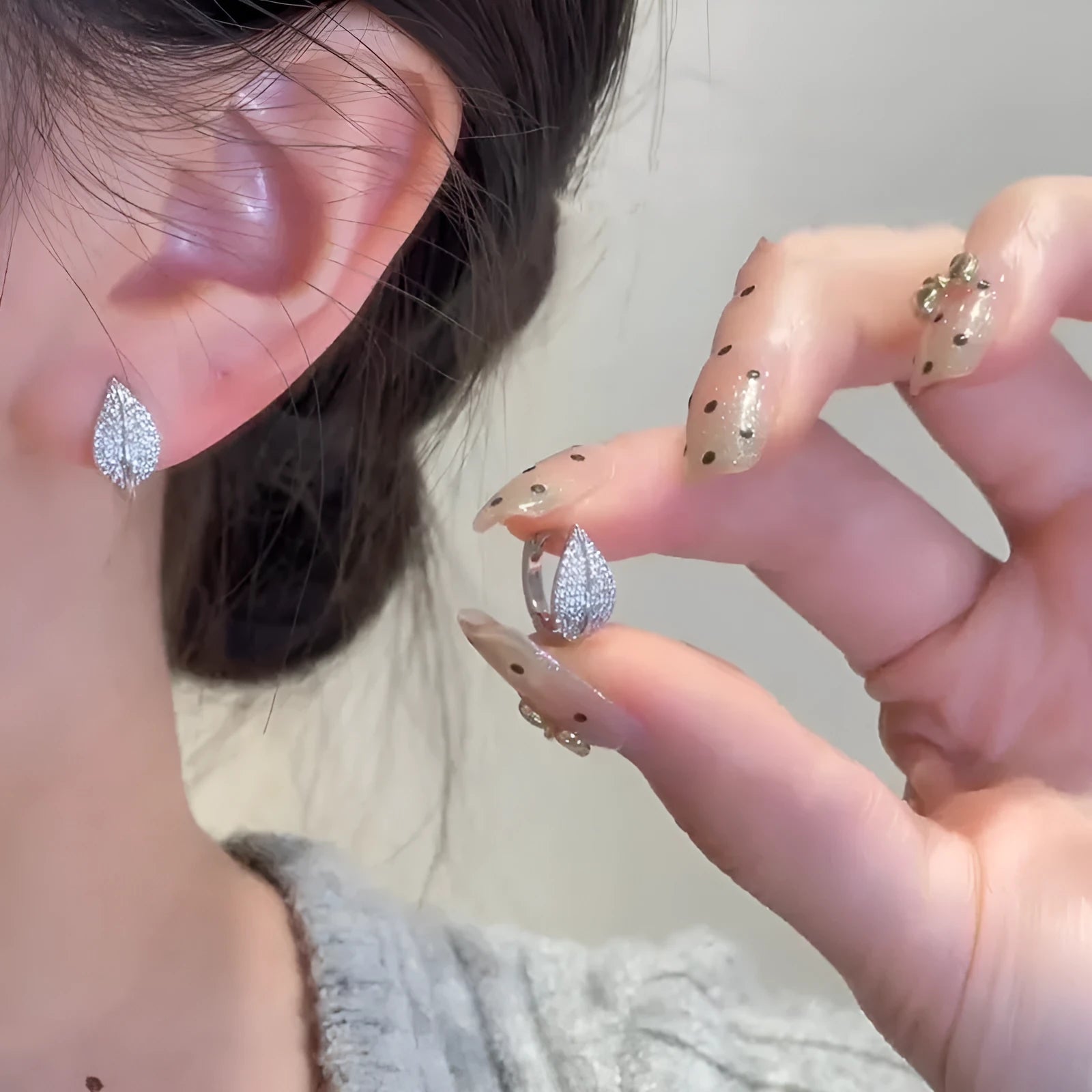 Silver full rhinestone zircon leaf-shaped earrings for women on copper base