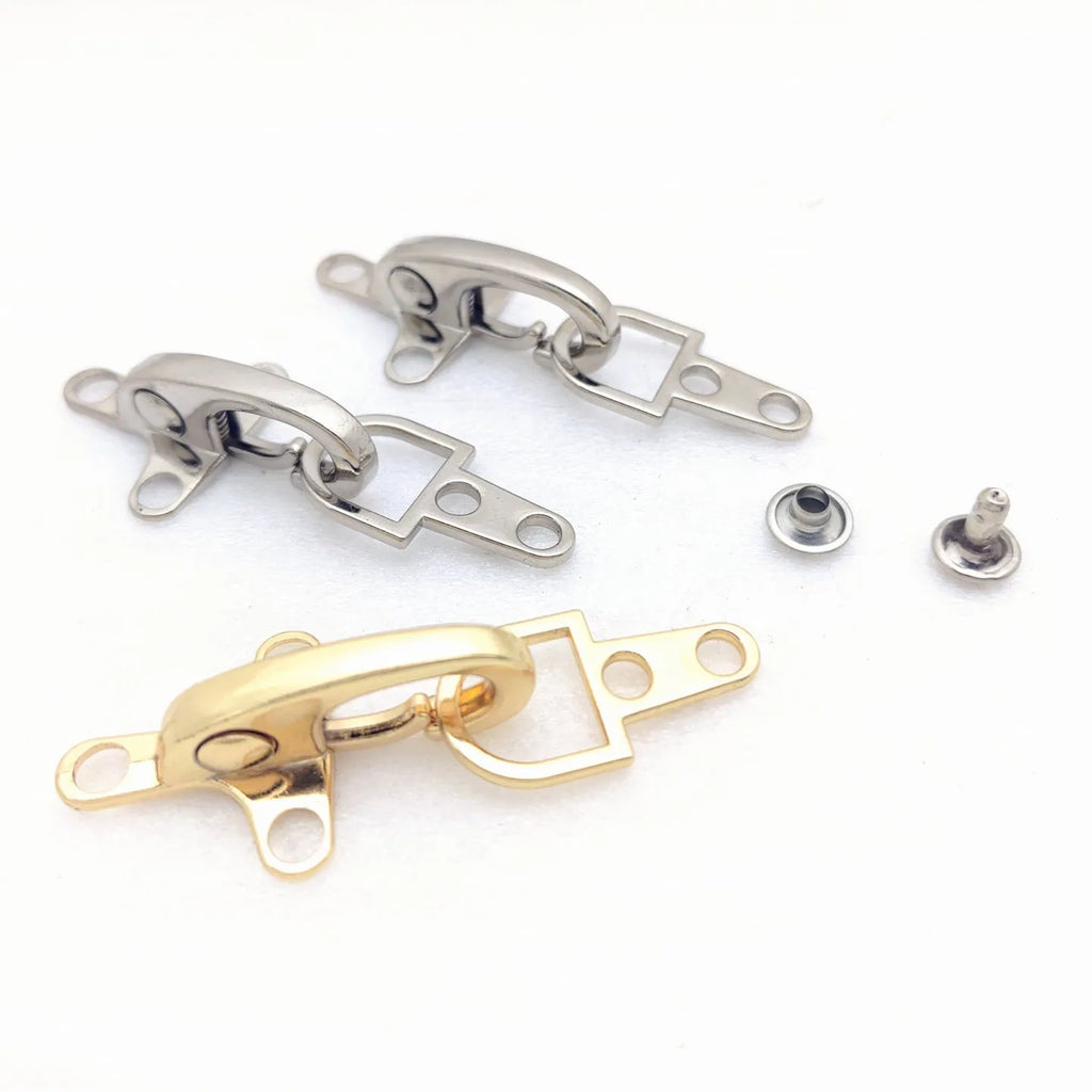 Zinc alloy aircraft buckle hanging clip in bronze, gold, gun, or silver, 5.85 cm size.