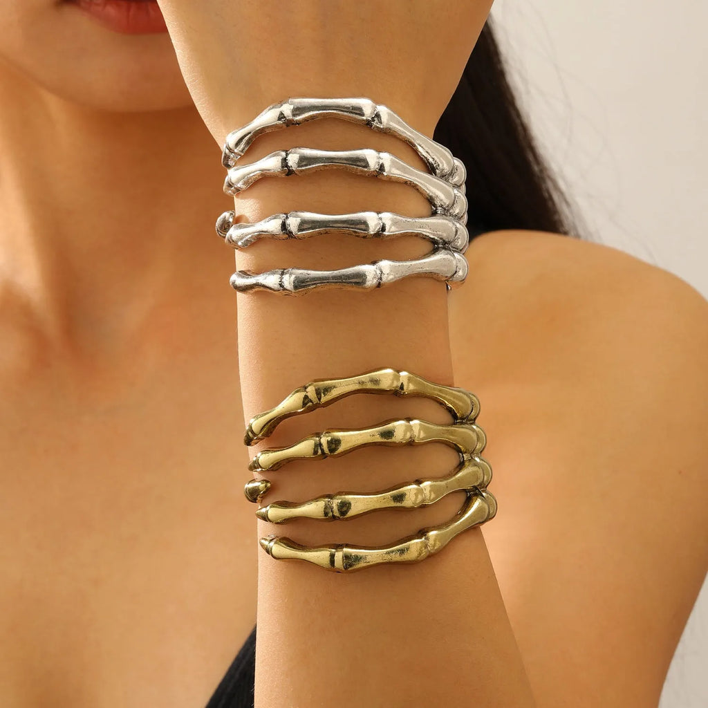 Retro hollow skull paw bracelet for women in antique bronze finish