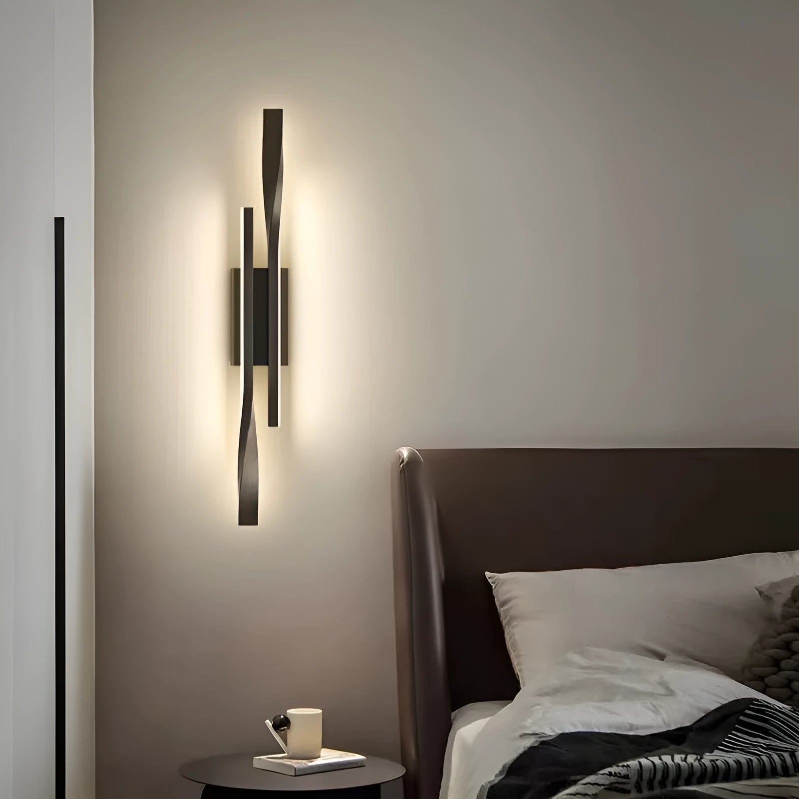 Nordic style round wall lamp in black or gold with 42cm diameter and three colour temperature options