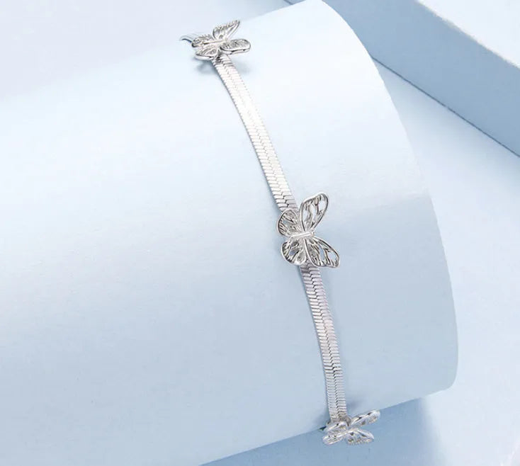 Smart Fairy Style butterfly bracelet in silver with electroplated finish, BSB217 colour, on display