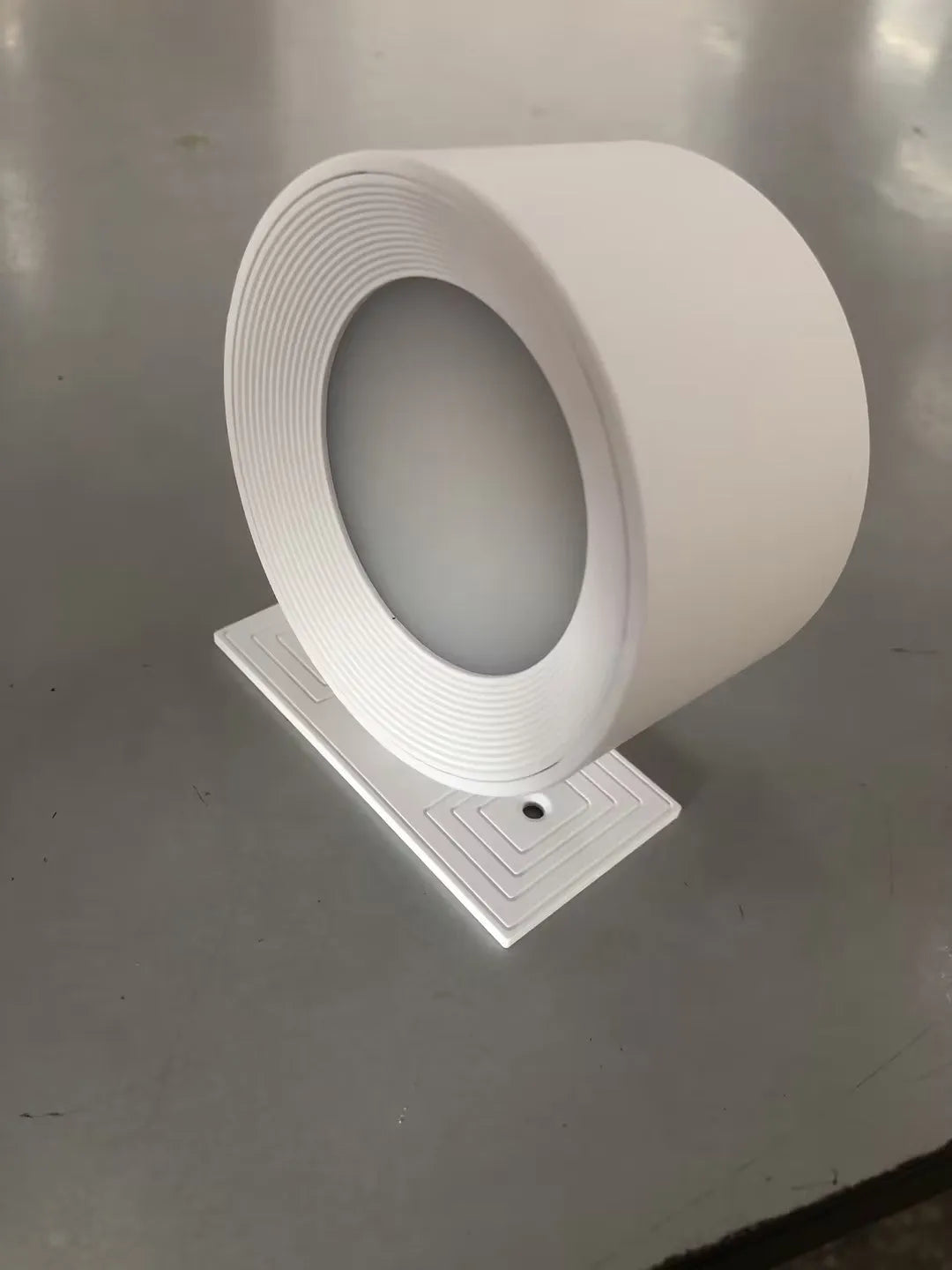 Magnetic LED wall lamp in round or square shape, black or white, 12V touch control with adjustable 3000K-6500K light.
