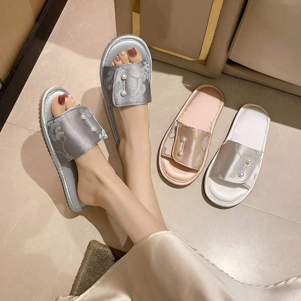Casual non-slip slippers with TPR sole and breathable upper, shown in white, pink, and blue, sizes 36-41