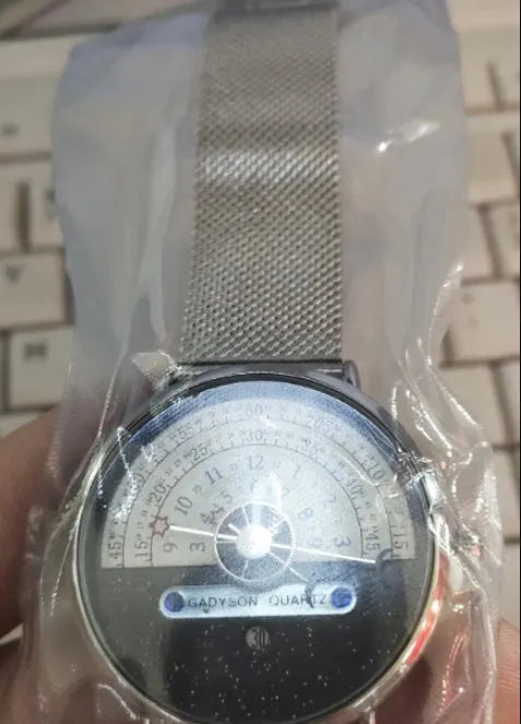 Men's M-1288 quartz watch with 40mm round alloy case, mineral glass, 24-hour dial, available in gold with stainless steel strap