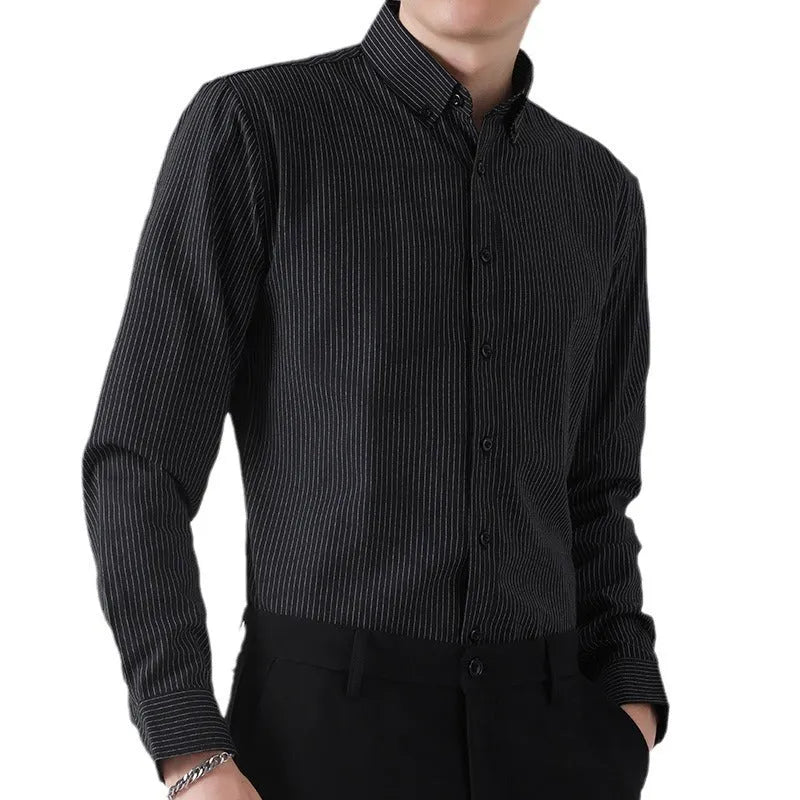 Casual men's long-sleeved cotton Oxford striped shirt in slim fit cardigan style, shown in blue