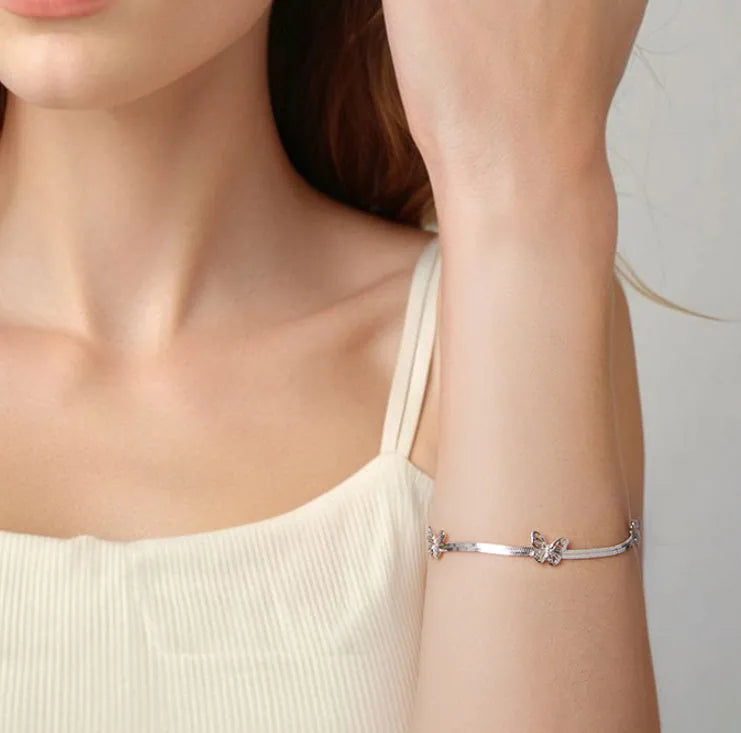 Smart Fairy Style butterfly bracelet in silver with electroplated finish, BSB217 colour, on display