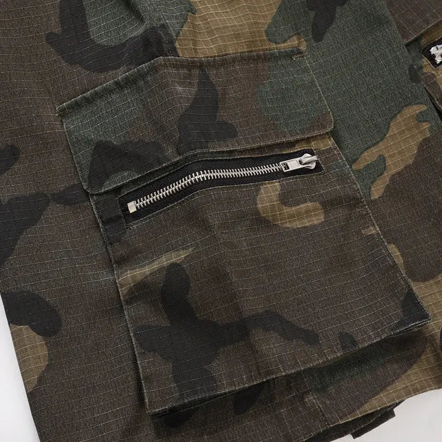 Green H215 washed camouflage cotton work shorts with multiple pockets on a mid-waist loose fit.