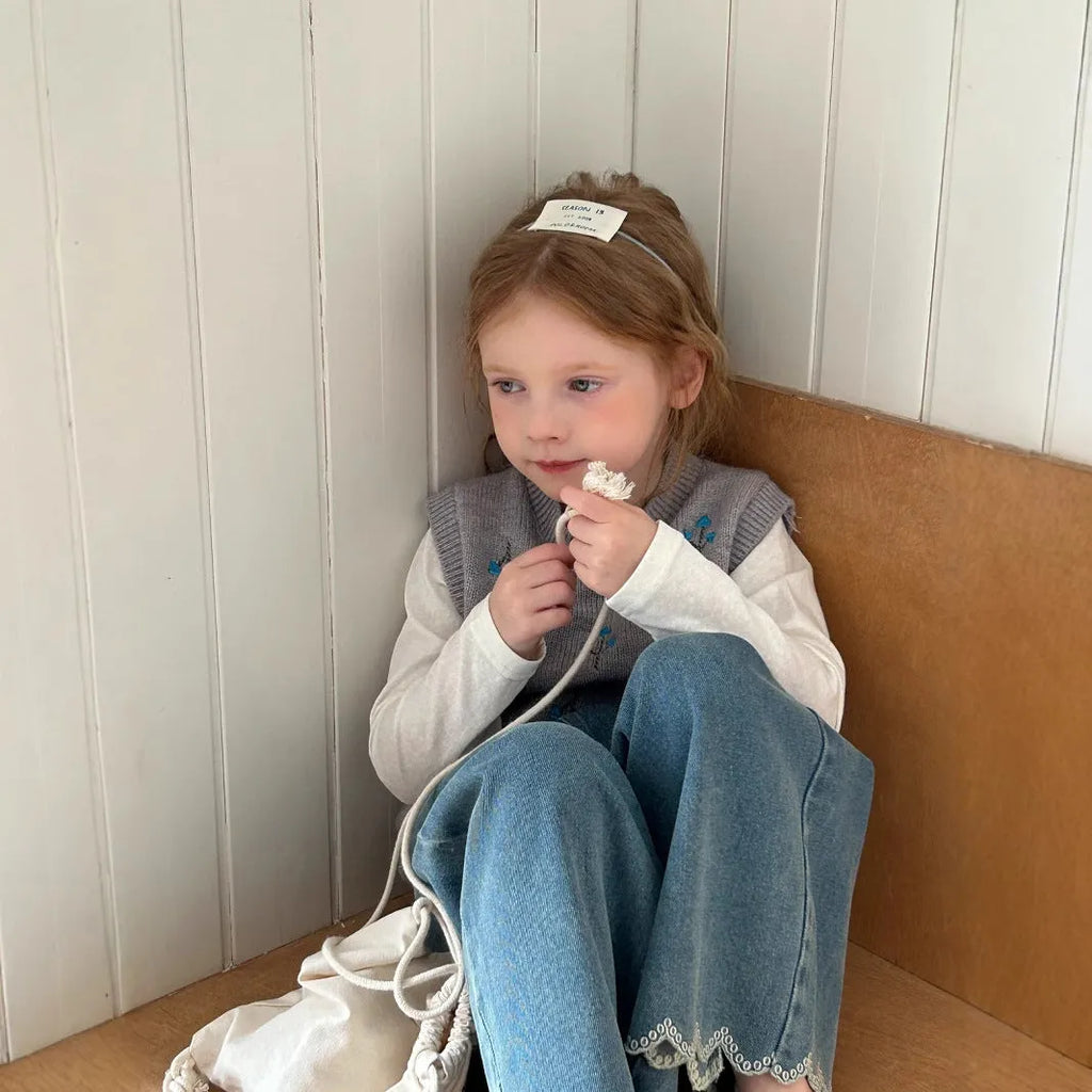 Girls' light grey knitted cotton vest with embroidery, sleeveless pullover, sizes 90cm to 150cm