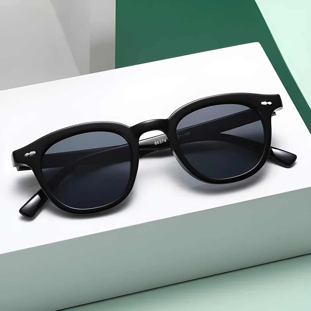 Retro round sunglasses with metal hinge and PC lens in various frame and colour combinations