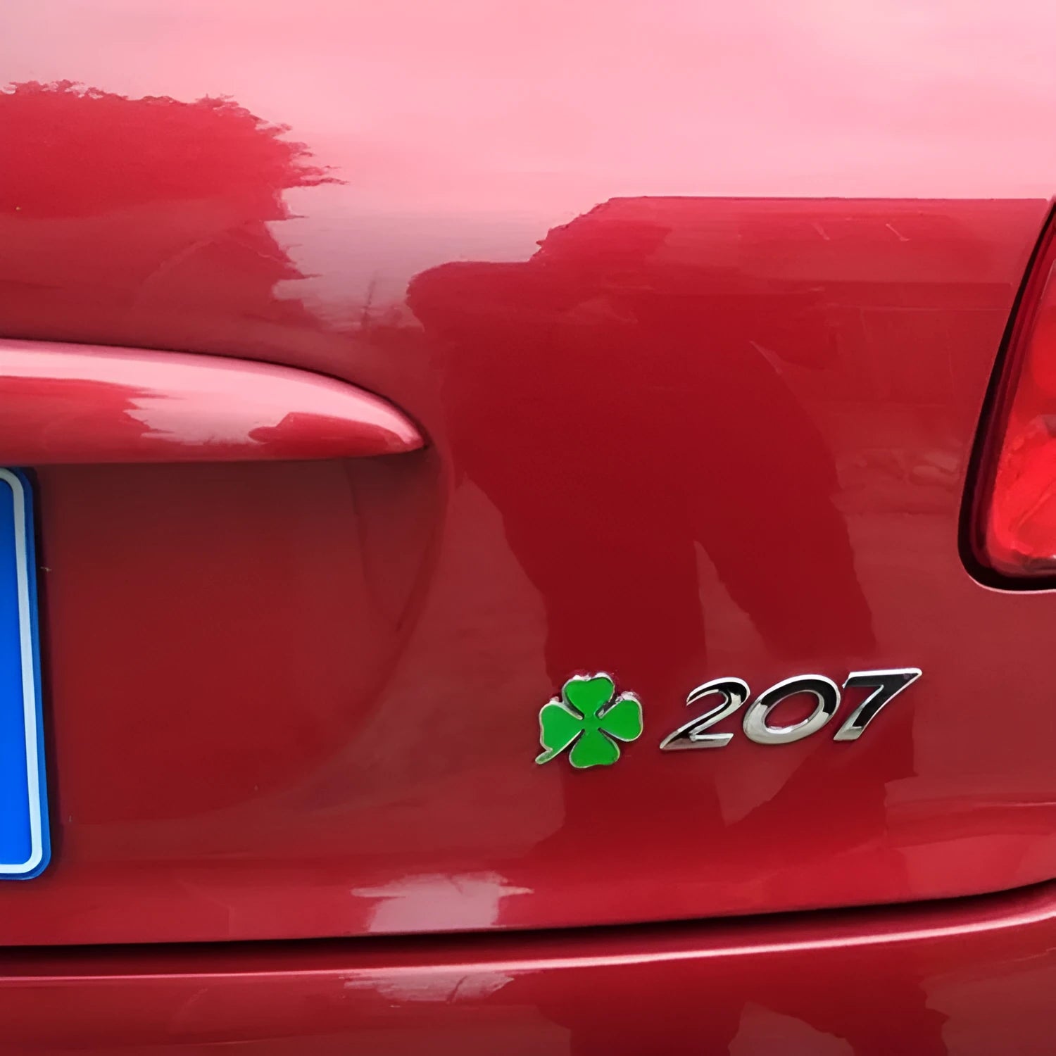 Green silver edge large zinc alloy four-leaf clover car body sticker on a car panel
