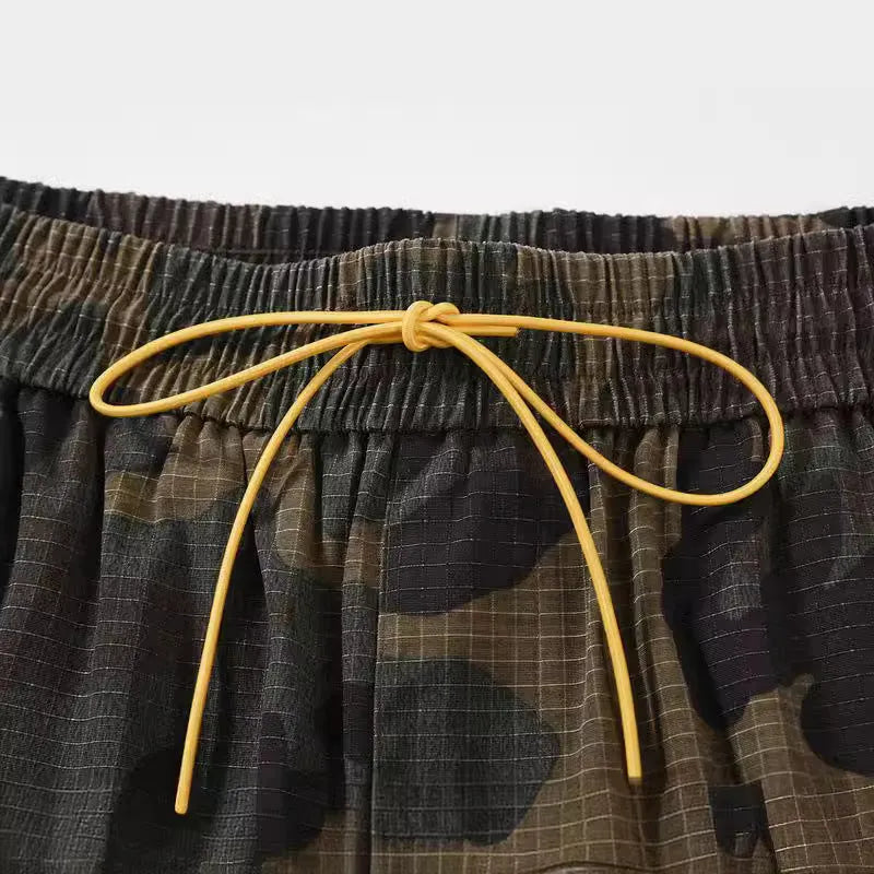 Green H215 washed camouflage cotton work shorts with multiple pockets on a mid-waist loose fit.