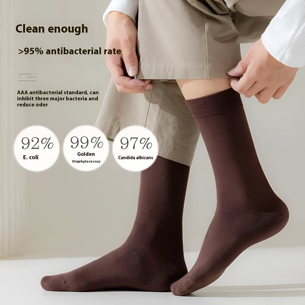 Men's mid-calf length solid colour business socks in combed cotton on a white background.