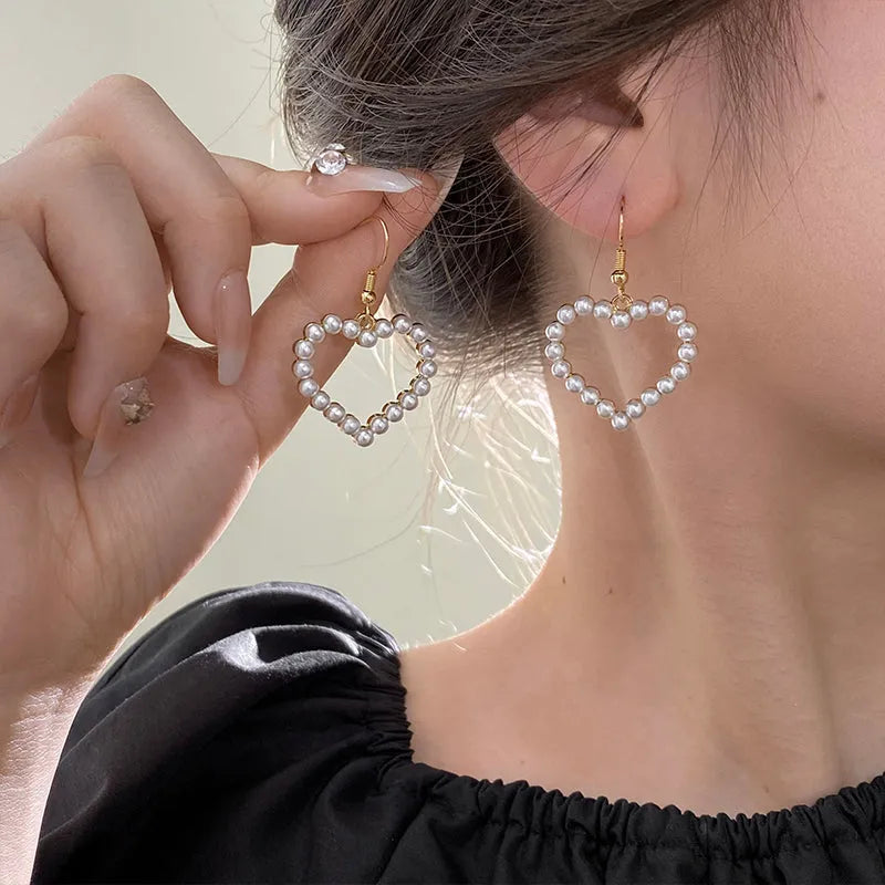 Heart shaped ear clip earrings for women with imitation pearl heart detail and retro round face, 1 pair
