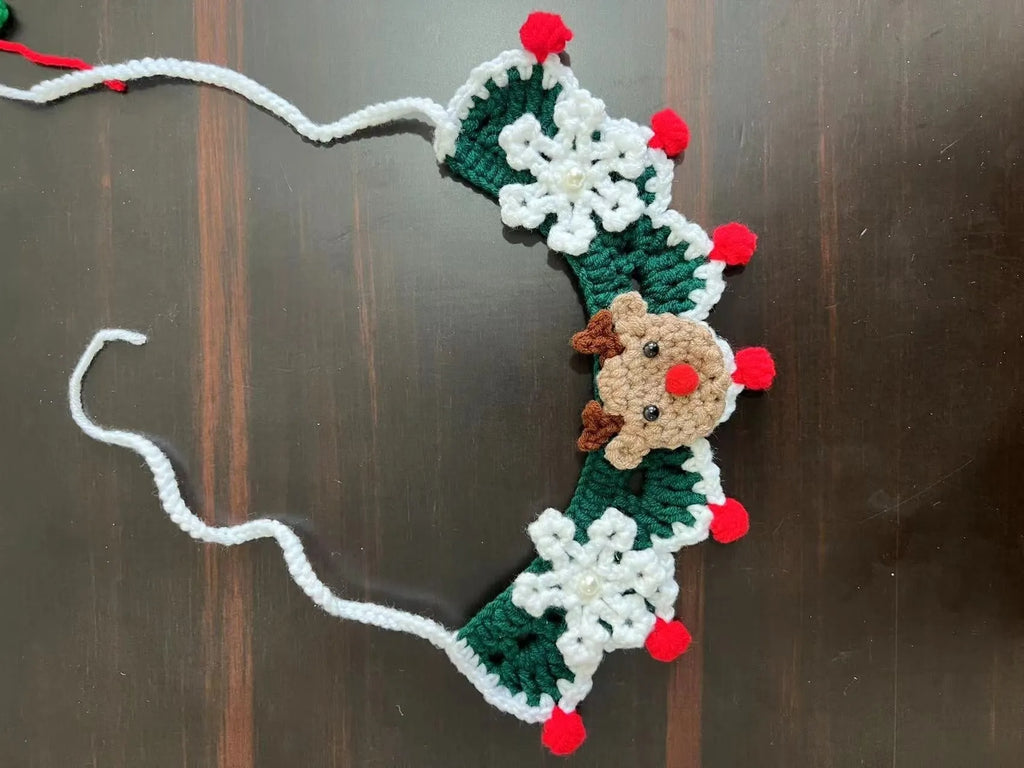 Christmas knitted wool pet scarf with festive patterns in sizes XS S M L for dogs and cats