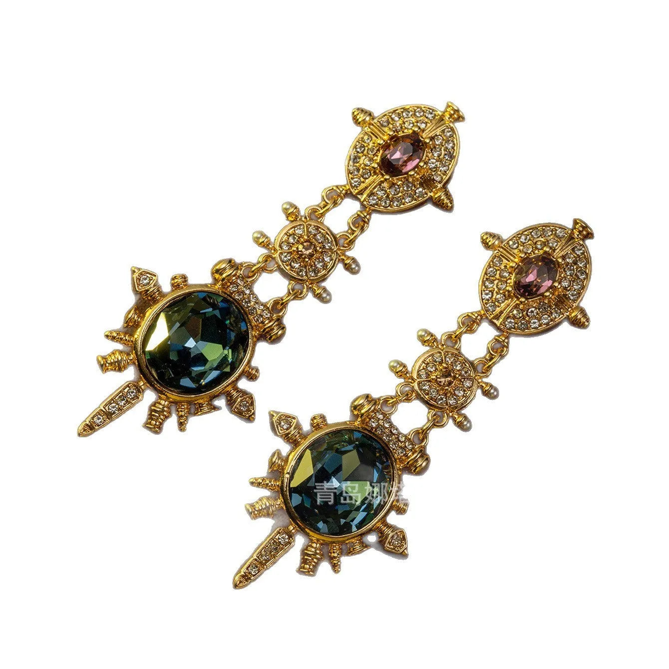 Gold geometric retro stud earrings with round shape and diamond treatment surface
