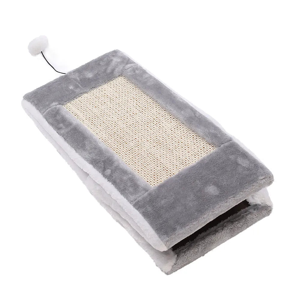 Triangular cat bed with integrated sisal scratching post in grey-white and light brown-beige colour options