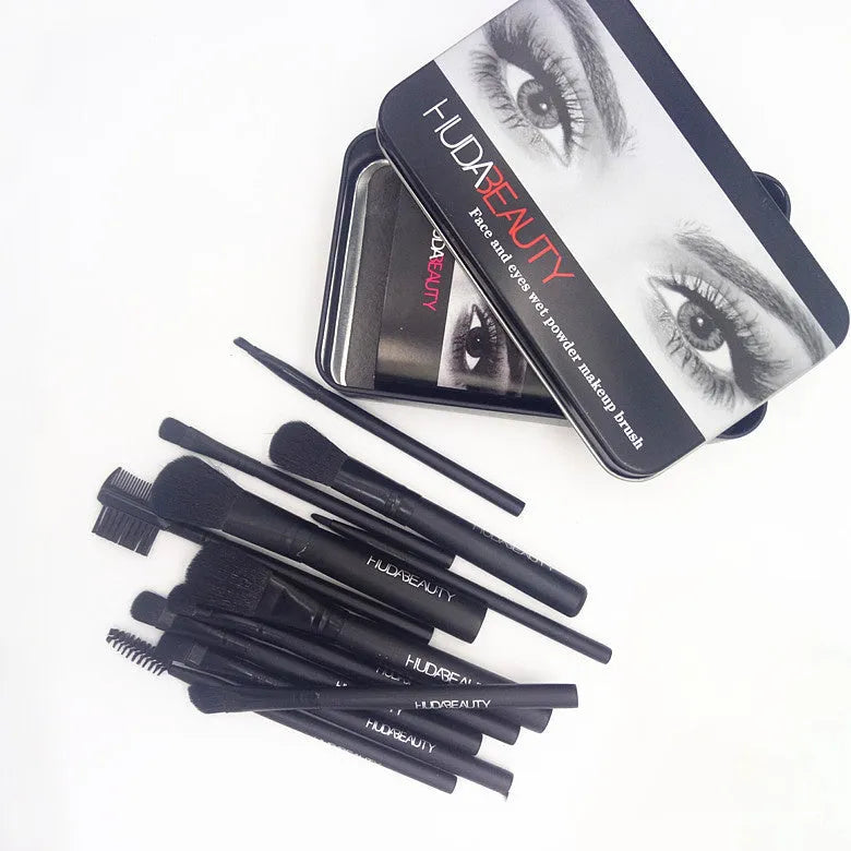 12 makeup brushes in black tin box with corrugated silk nylon bristles and wooden handles