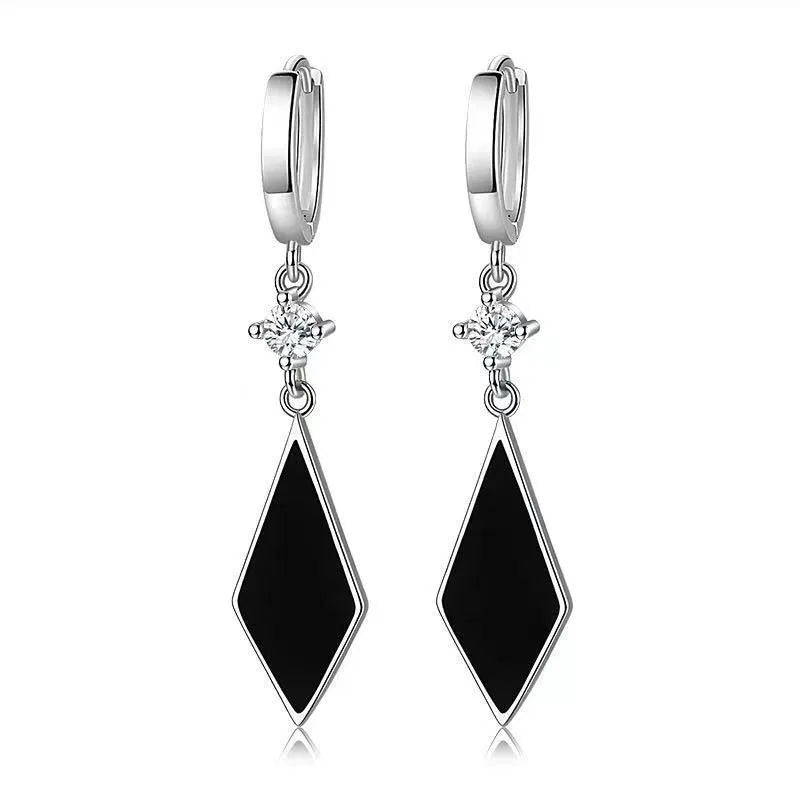 A pair of silver vintage diamond geometric earrings made from zinc alloy with electroplating.