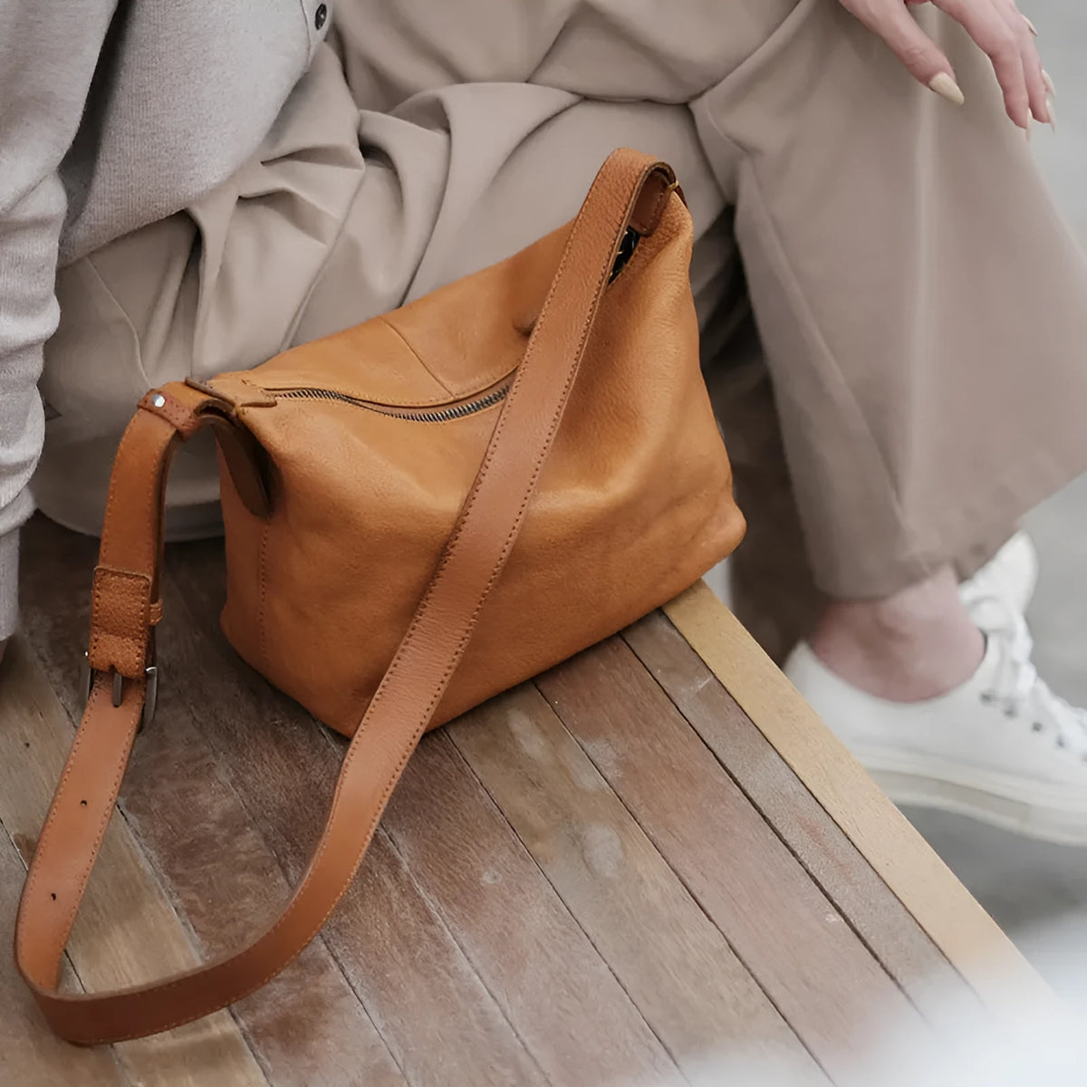 Genuine leather dumpling shoulder bag with wide strap in retro tan or retro black for women daily wear