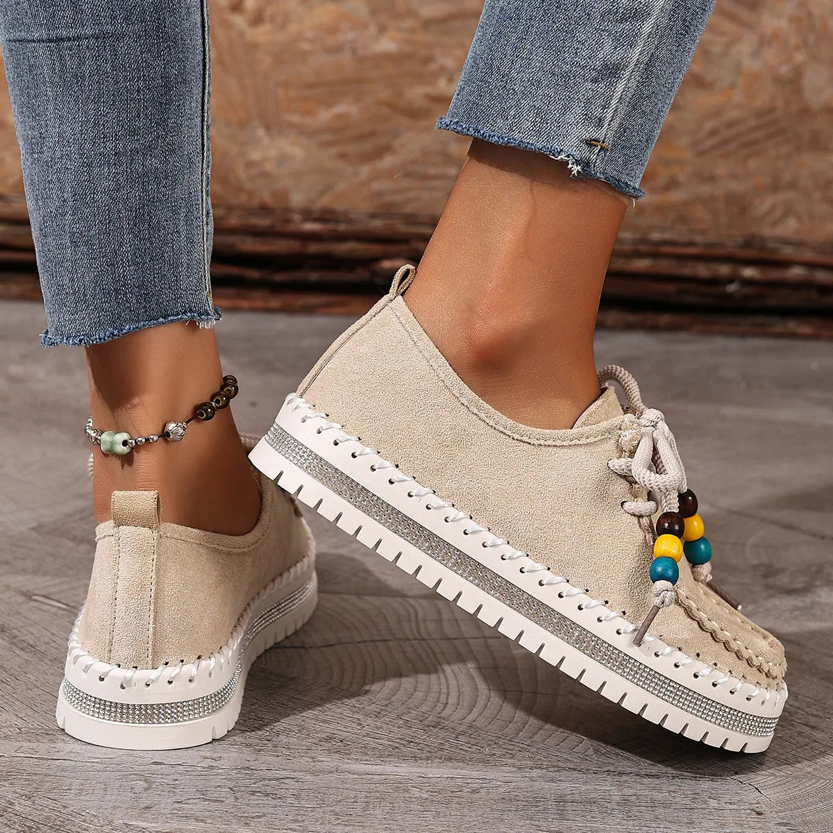 Retro full-covered thick-soled women's flats in beige suede with lace-up closure