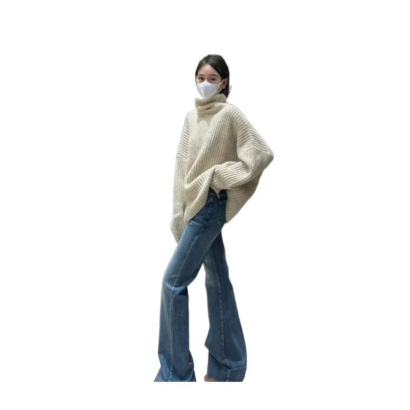 High waist flared jeans in cotton denim with loose design, shown in blue colour option