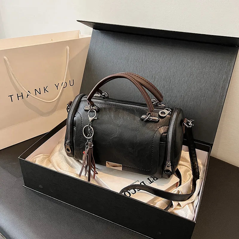 Large capacity women's PU handbag in brown with 26x13x17cm dimensions