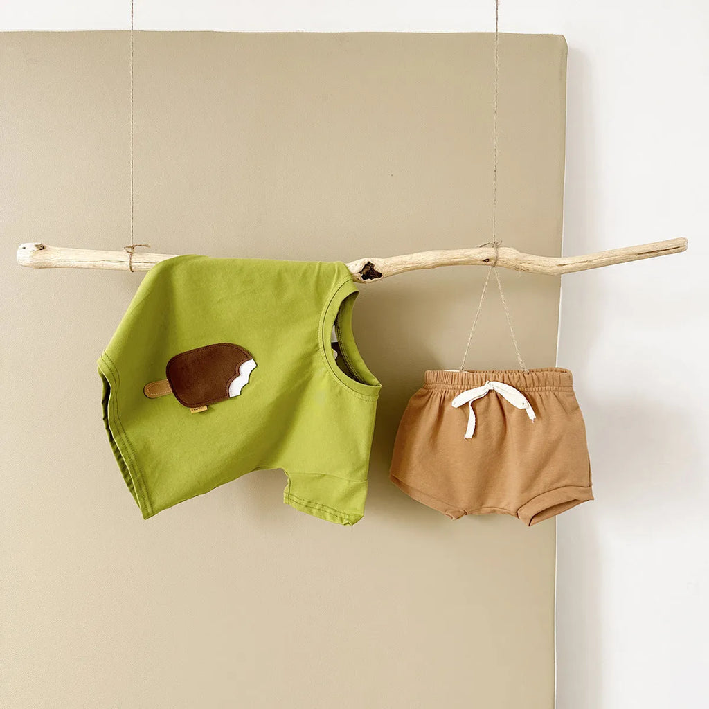 Girls' cotton shorts suit with ice cream patch design in Korean style, showing short sleeve shirt and matching shorts