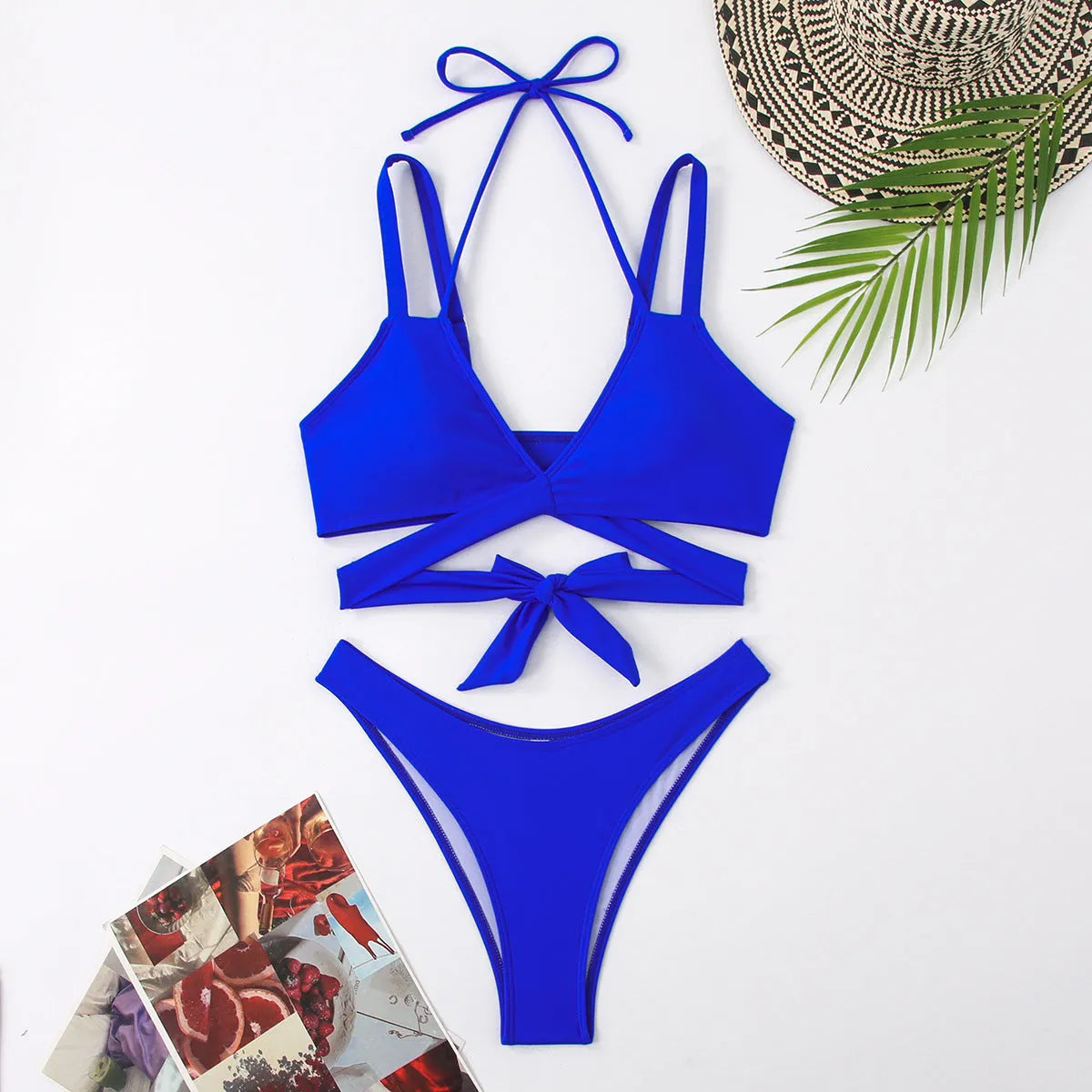 Solid colour women's bikini swimsuit with adjustable straps and briefs-style bottom
