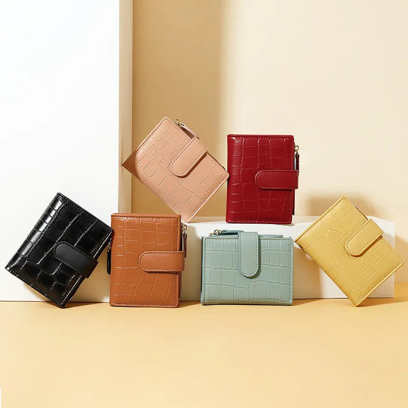 Simple Retro solid colour mini short wallet with zipper clasp in PU leather, 9.5x11.5cm, black colour option
