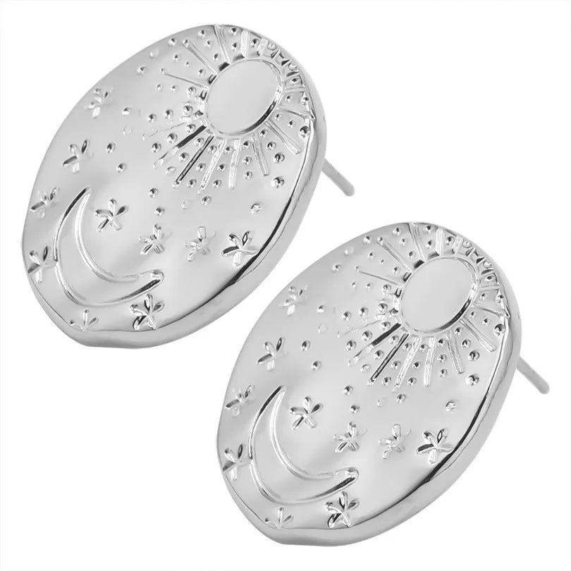 A pair of geometric shell design stud earrings for body piercing, made from 304 stainless steel in a gold or silver colour.