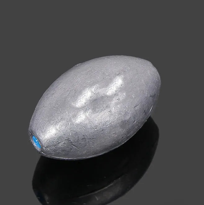 Rugby-shaped olive lead fishing sinker with scale Tongxin pattern, shown alongside weight options from 10g to 150g.
