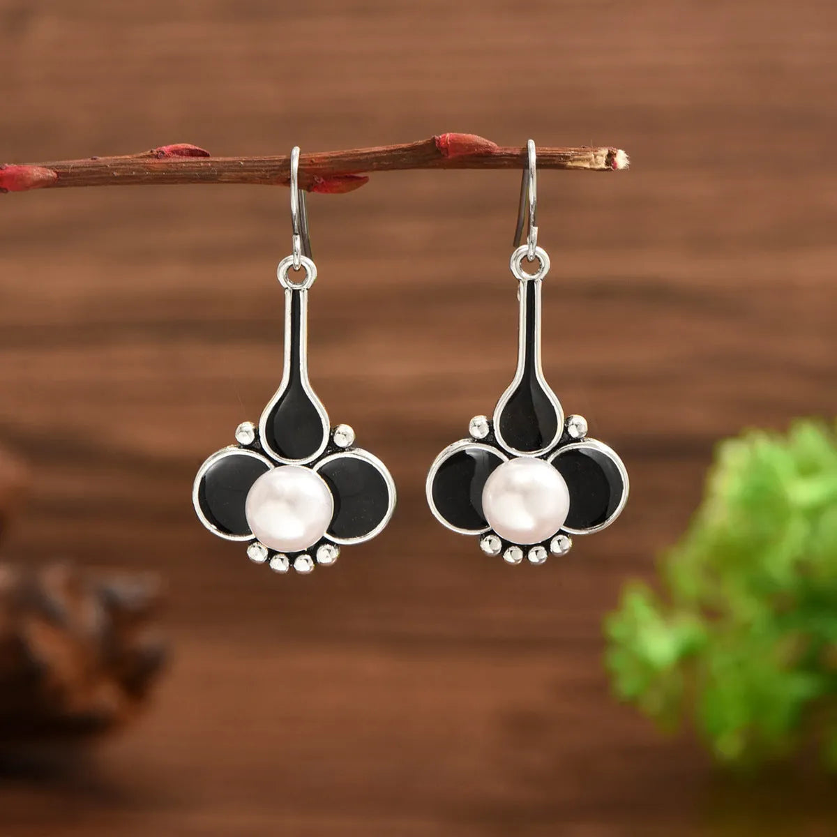 Silver retro fashion creative women's earrings with electroplated finish and alloy construction