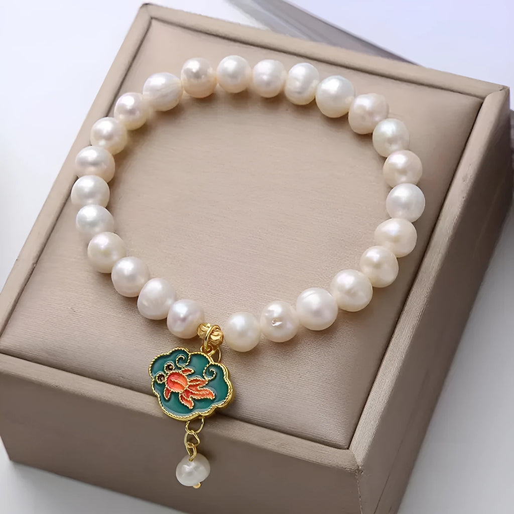 White antique bracelet with freshwater pearl and goldfish lotus pendant