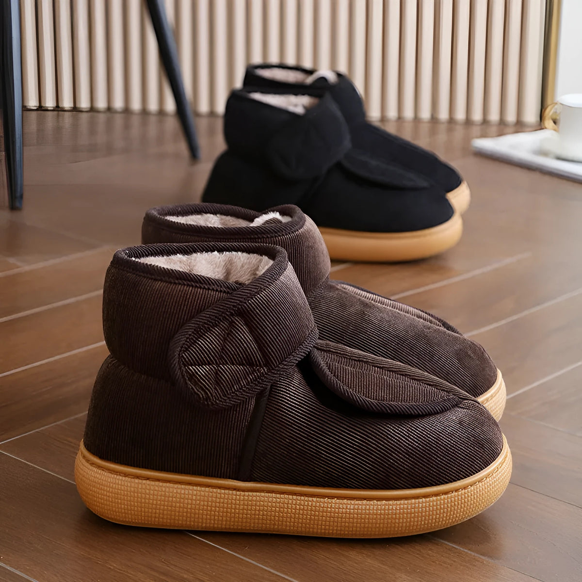 Large opening warm boots with anti-slip rubber soles for unisex adults, faux fur lining, round toe