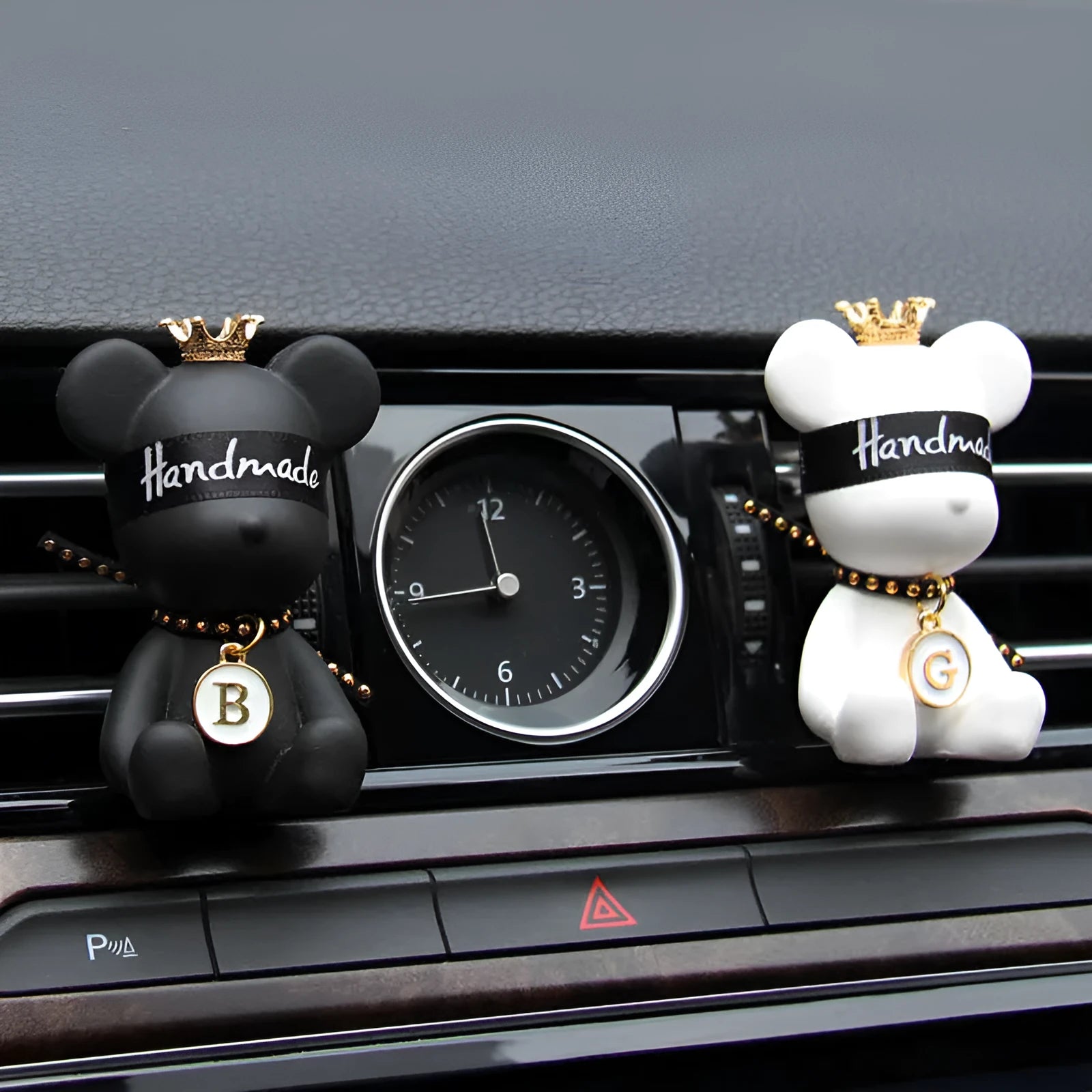 Car mounted gypsum bear perfume accessory clipped to air outlet, black rivet bear design, 7cm tall