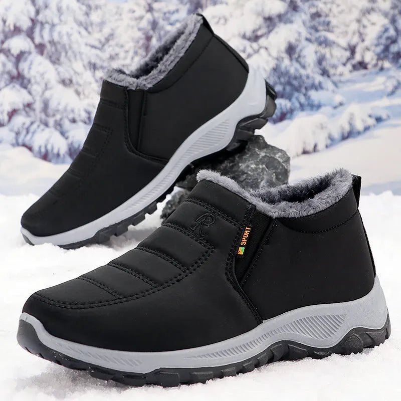 Men's fleece-lined cotton-padded snow boots in black with rubber sole and flat heel