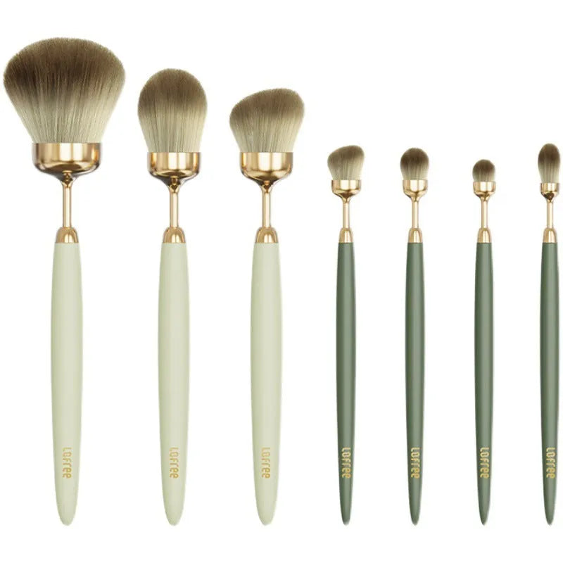 BA 7-piece makeup brush set with beech wood handles and soft bristles in multiple colours
