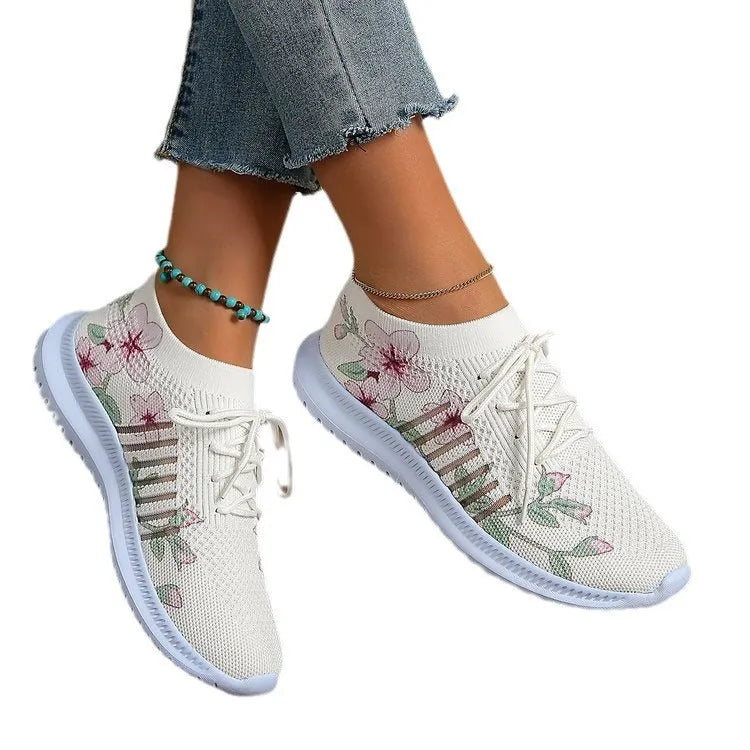 Women's Milky White mesh running shoes with Flyknit upper and flat rubber sole