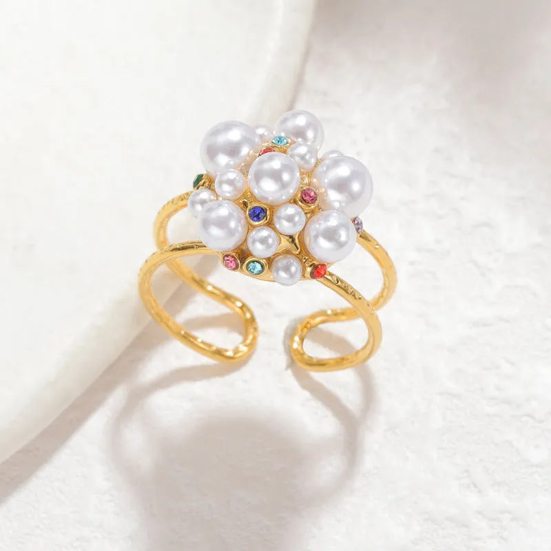 Adjustable women's ring with pearl and zircon design in heart or round styles