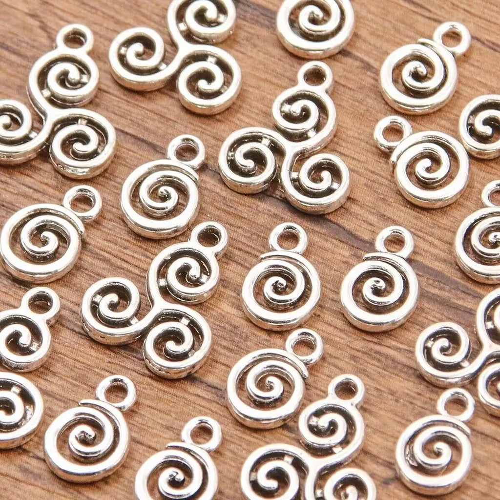 Double-sided hollow circle alloy pendant, electroplated round accessory in 7x11mm and 13x15mm sizes.