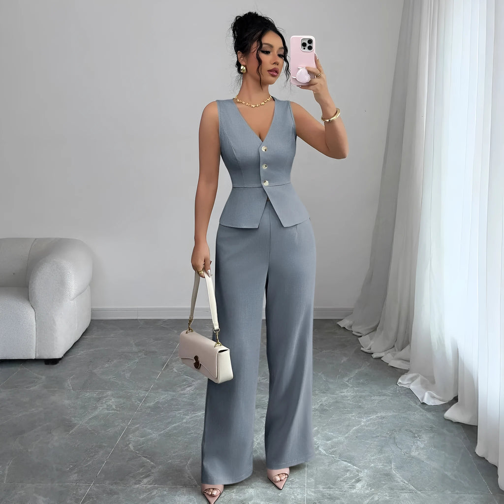 Women's sleeveless vest and high-waist trousers two-piece set in solid colour on mannequin