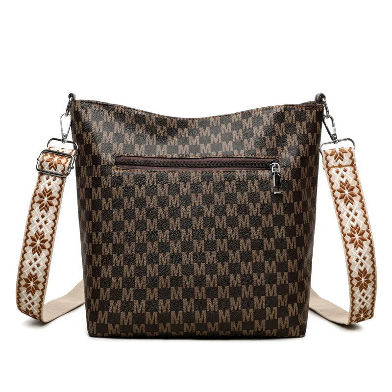 Retro dumpling-shaped fashion shoulder bag in PU material with zipper internal organisation