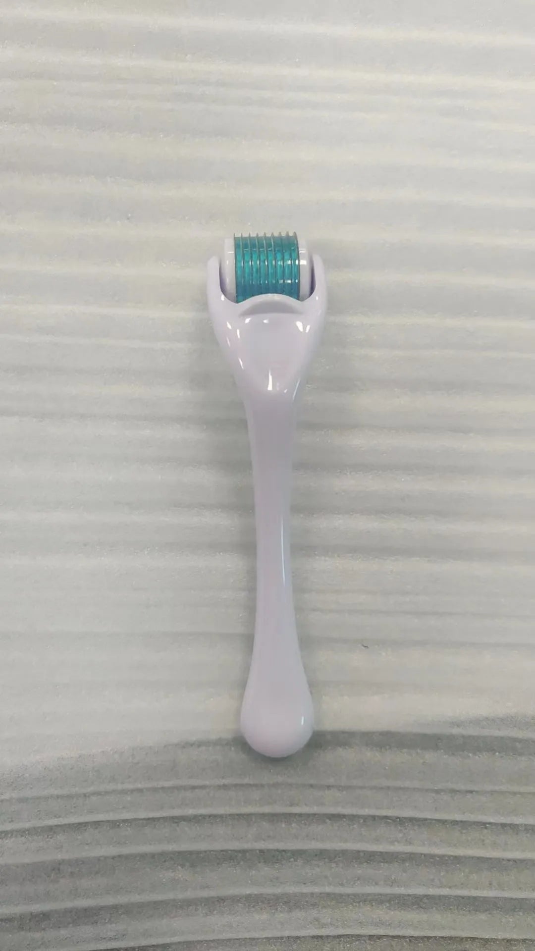 540 needle micro needle roller derma roller with black handle and purple wheel